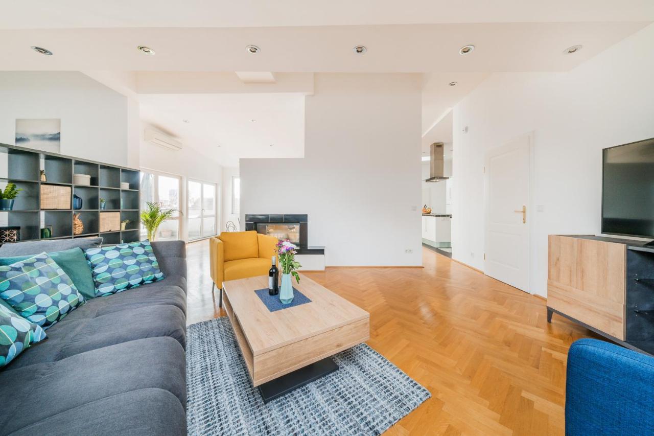 Penthouse Apartment - Sauna - Terrasse - Kamin - Ac Wina Bagian luar foto