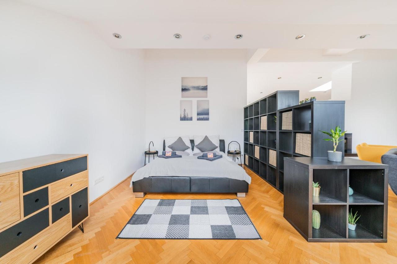 Penthouse Apartment - Sauna - Terrasse - Kamin - Ac Wina Bagian luar foto