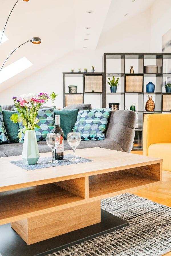 Penthouse Apartment - Sauna - Terrasse - Kamin - Ac Wina Bagian luar foto