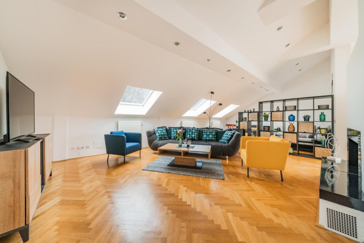 Penthouse Apartment - Sauna - Terrasse - Kamin - Ac Wina Bagian luar foto
